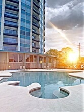 The View Tower in Shreveport, LA - Foto de edificio - Building Photo