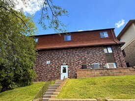 418 S Van Buren St in Iowa City, IA - Building Photo