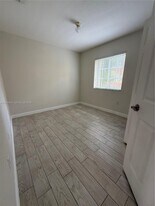 10644 NW 87th Ct in Hialeah, FL - Building Photo