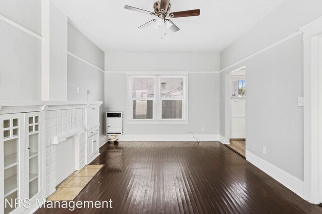 1049 E 5th St in Long Beach, CA - Building Photo - Building Photo