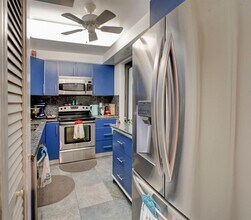 301 Golden Isles Dr, Unit 502 in Hallandale Beach, FL - Building Photo - Building Photo