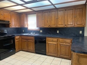 300 Russell Dr in Midwest City, OK - Building Photo - Building Photo