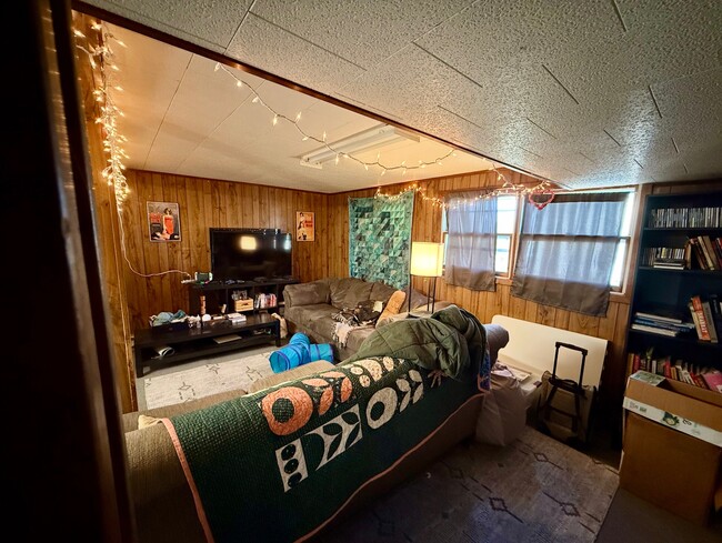 139 Honness Ln, Unit B