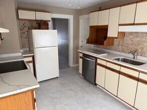 453 N Main St, Unit 1 in Wallingford, CT - Foto de edificio - Building Photo