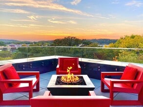 Red44 Luxury Apartments | Specials Available in Rochester, MN - Foto de edificio - Building Photo