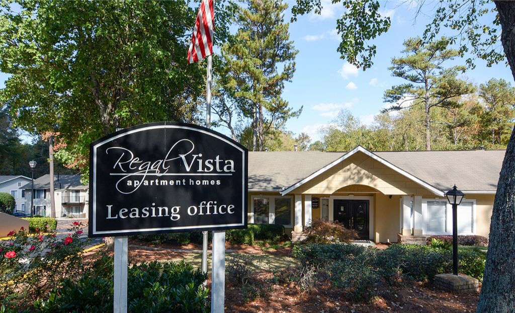 Regal Vista in Doraville, GA - Foto de edificio