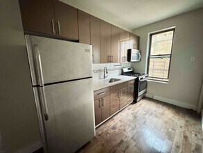 377 Montgomery St in Brooklyn, NY - Foto de edificio - Building Photo