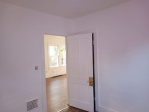 2050 Berdan Ave in Toledo, OH - Foto de edificio - Building Photo