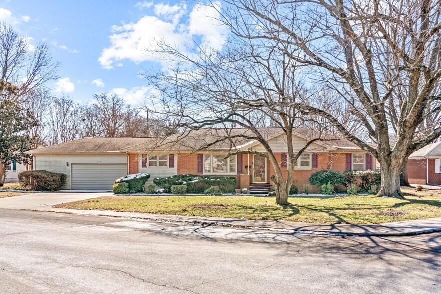 2741 Clinton Cir in Hopkinsville, KY - Building Photo