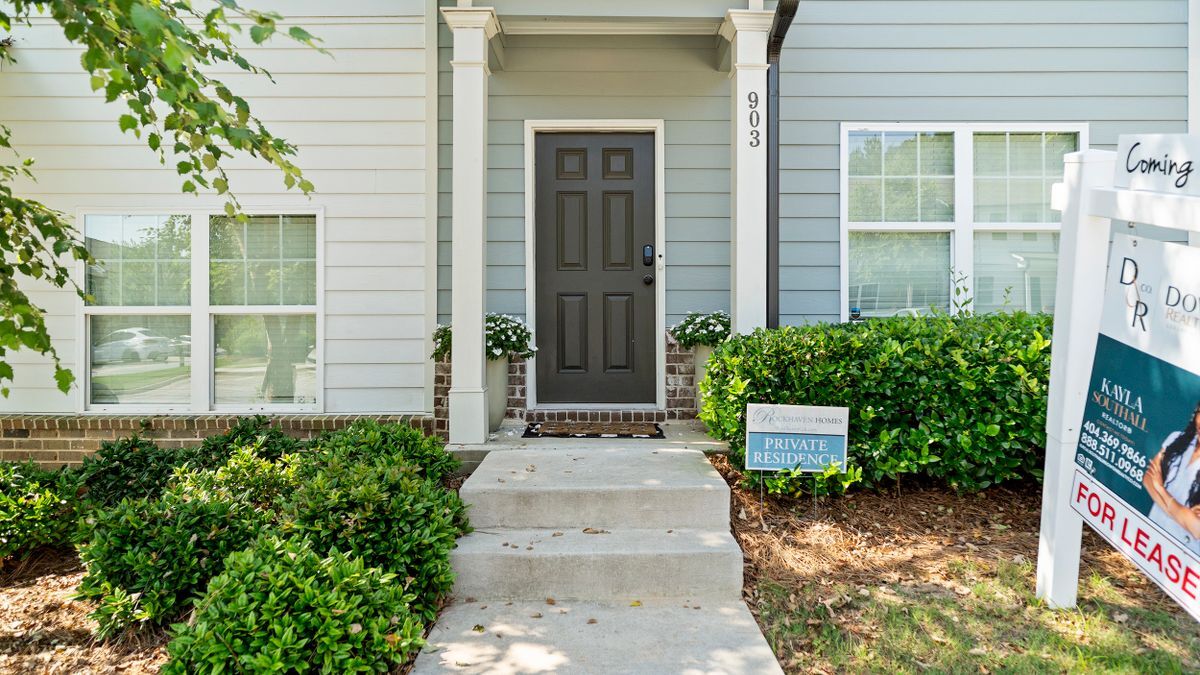 585 McWilliams Rd SE in Atlanta, GA - Building Photo