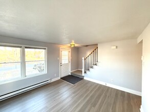 85 Fairhaven Rd in East Lyme, CT - Building Photo - Building Photo