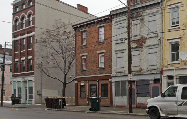 1710 Vine St in Cincinnati, OH - Building Photo - Building Photo