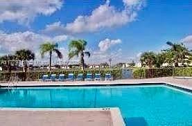 208 Lake Pointe Dr in Oakland Park, FL - Building Photo - Building Photo