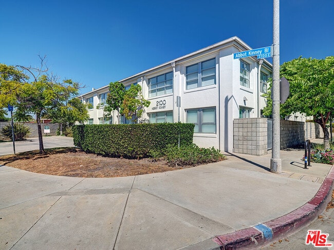 property at 2100 Abbot Kinney Blvd