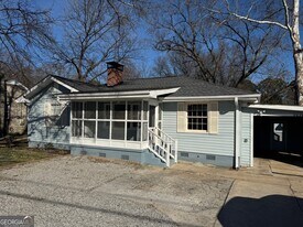 5026 Chamblee Tucker Rd in Tucker, GA - Building Photo