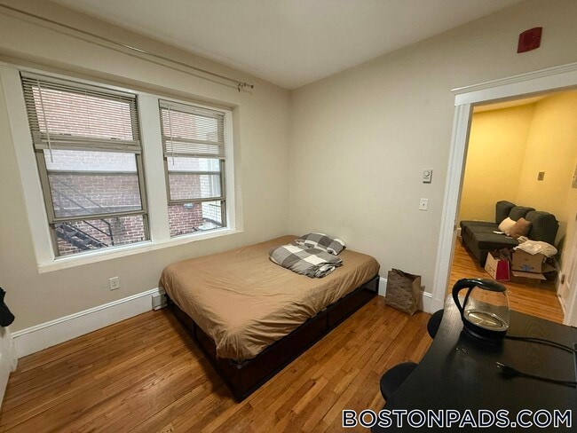 55 Park Dr, Unit 2 in Boston, MA - Foto de edificio - Building Photo