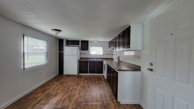 3135 Calloway Dr in Mebane, NC - Building Photo - Building Photo
