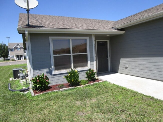 502 Northfield Rd in Manhattan, KS - Building Photo - Building Photo