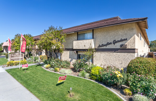 Arlington Gardens in Riverside, CA - Foto de edificio - Building Photo