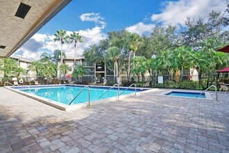208 Foxtail Dr-Unit -A2 in Greenacres, FL - Foto de edificio - Building Photo