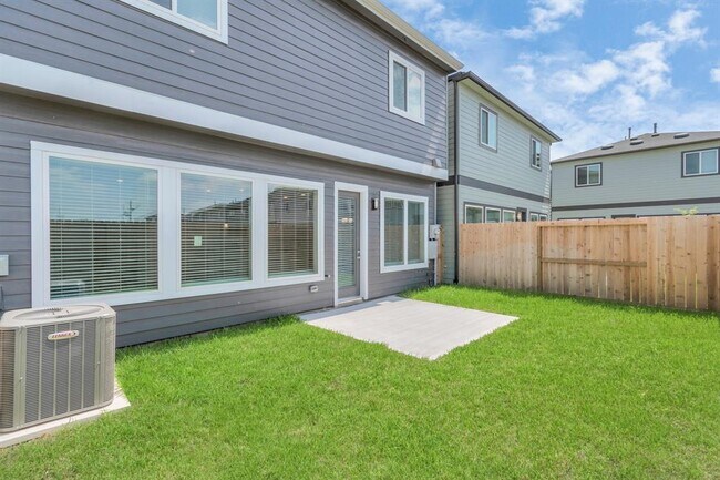 2706 Brown Lk St in Houston, TX - Building Photo - Building Photo