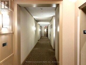 1055 Southdown Rd in Mississauga, ON - Building Photo - Building Photo