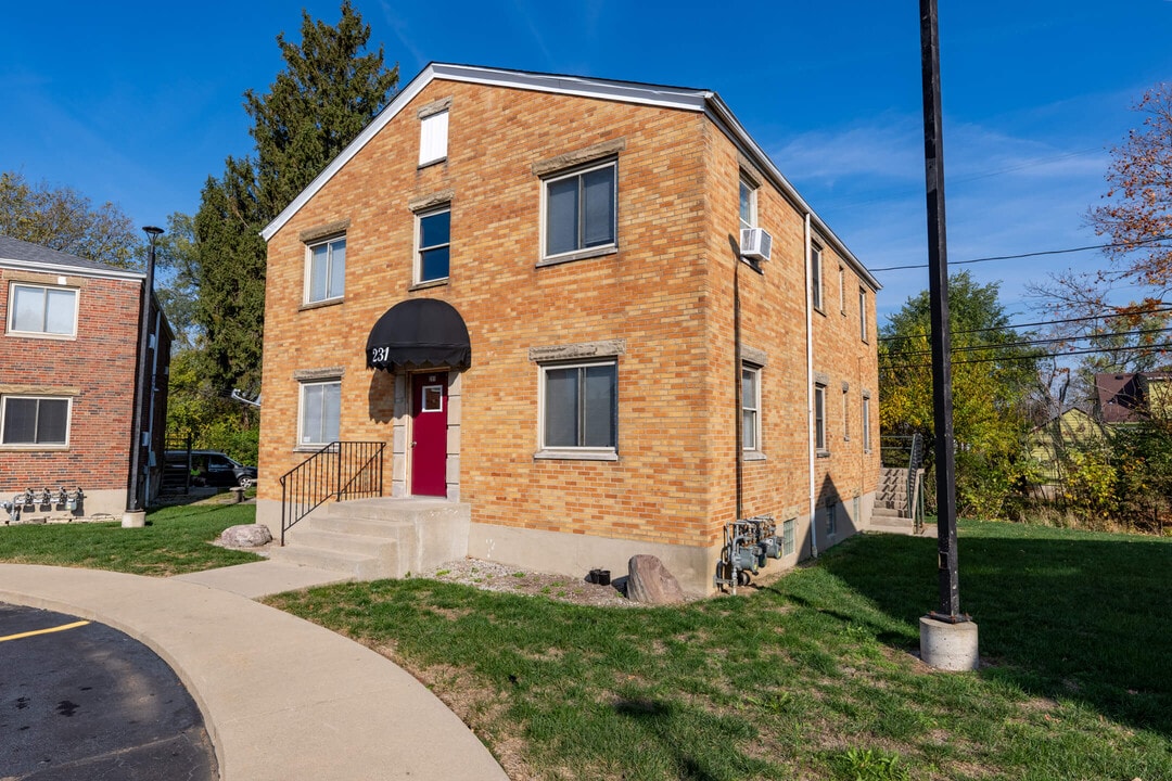 219-237 E Xenia Dr in Fairborn, OH - Foto de edificio