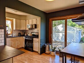 3030 Colorado Ave S in Minneapolis, MN - Building Photo - Building Photo