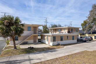 Arlington Court in Daytona Beach, FL - Building Photo - Building Photo