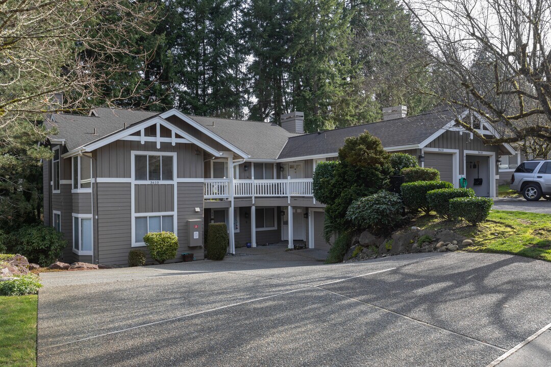 Barclay Square in Issaquah, WA - Building Photo