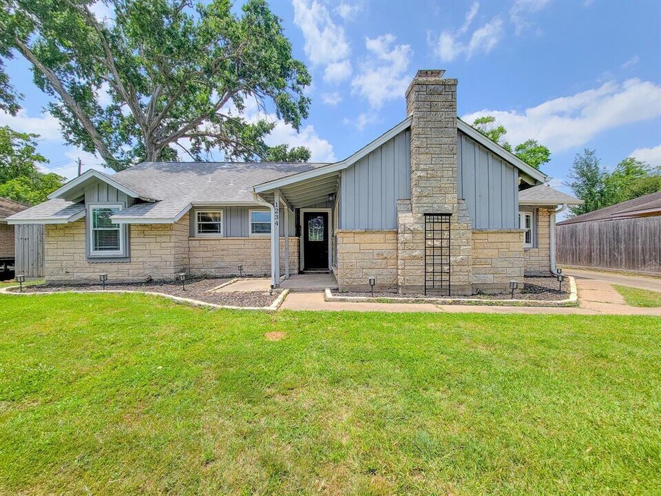 1234 W 31st St in Houston, TX - Building Photo