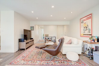 163 Paseo De La Concha, Unit 3 in Redondo Beach, CA - Foto de edificio - Building Photo