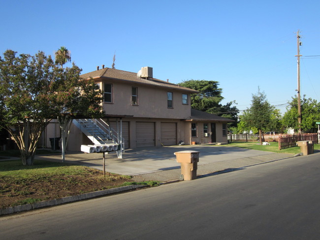 1011 Snyder Ln in Bakersfield, CA - Building Photo - Building Photo