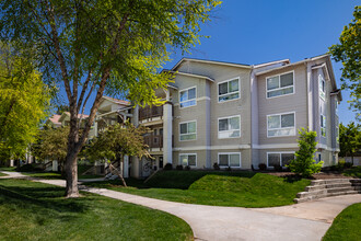 Oak Park Village in Boise, ID - Building Photo - Building Photo