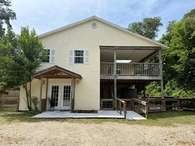 405 Tallahassee St in Carrabelle, FL - Building Photo