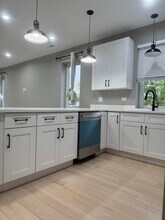 7428 N Rogers Ave in Chicago, IL - Building Photo - Building Photo