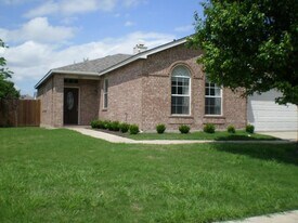 2213 Willow Dr in Little Elm, TX - Building Photo