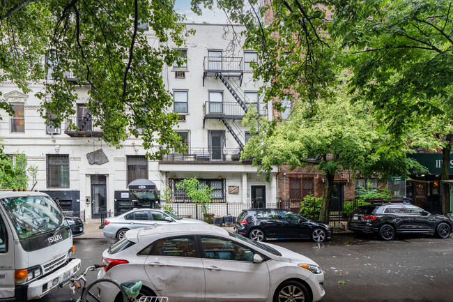 514 E 11th St in New York, NY - Foto de edificio - Building Photo