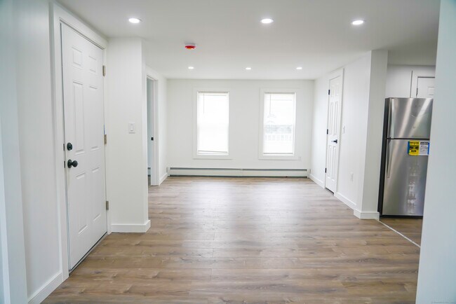 162 Hobart St in Meriden, CT - Building Photo - Building Photo