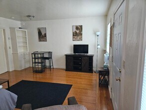 1443 Brown St, Unit studio in Napa, CA - Building Photo - Building Photo