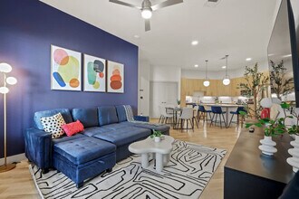 13701 Montfort Dr in Dallas, TX - Foto de edificio - Building Photo