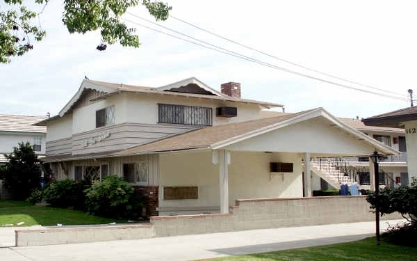 116 E Park St in Alhambra, CA - Building Photo