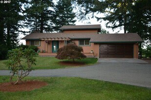 17135 SE Royer Rd in Damascus, OR - Building Photo