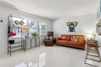 1401 SW 134th Way in Pembroke Pines, FL - Building Photo - Building Photo