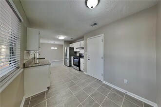 5359 Stafford Dr NW in Lilburn, GA - Building Photo - Building Photo