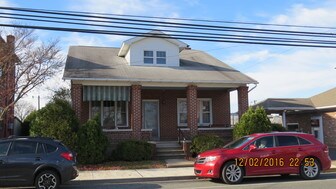431 Main St, Unit 1st floor in Red Hill, PA - Building Photo