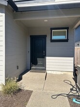 2910 Fenya St in Springfield, OR - Building Photo - Building Photo