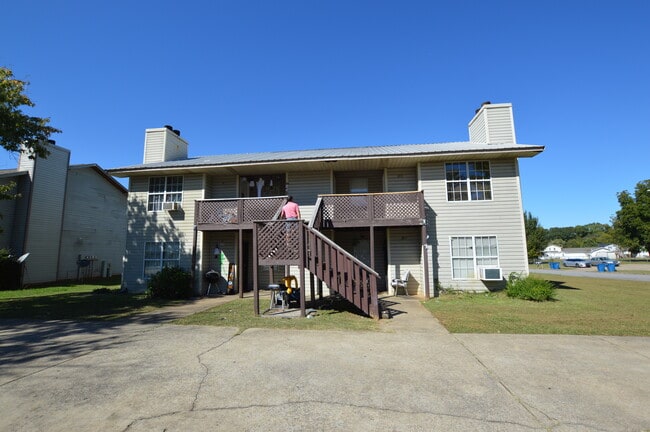 property at 809 Willow Pointe