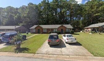 390 Freeport Dr in Lawrenceville, GA - Building Photo