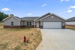 311 Oak Grv Cir in Cape Girardeau, MO - Building Photo